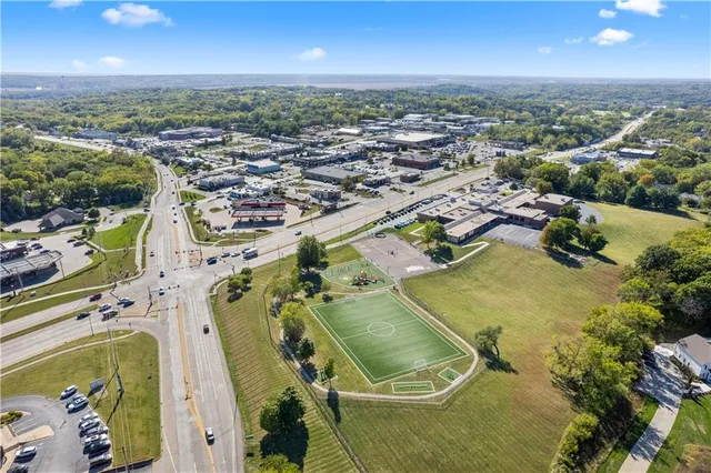 $339,000 | 6717 Northwest Lawson Lane, Parkville, MO 64152