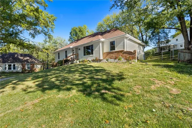 $339,000 | 6717 Northwest Lawson Lane, Parkville, MO 64152
