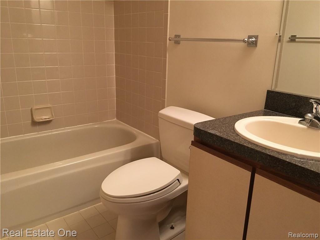 24060 Middlebelt Road, Unit 22 Farmington Hills, MI 48336 - Photo 10 of 15
