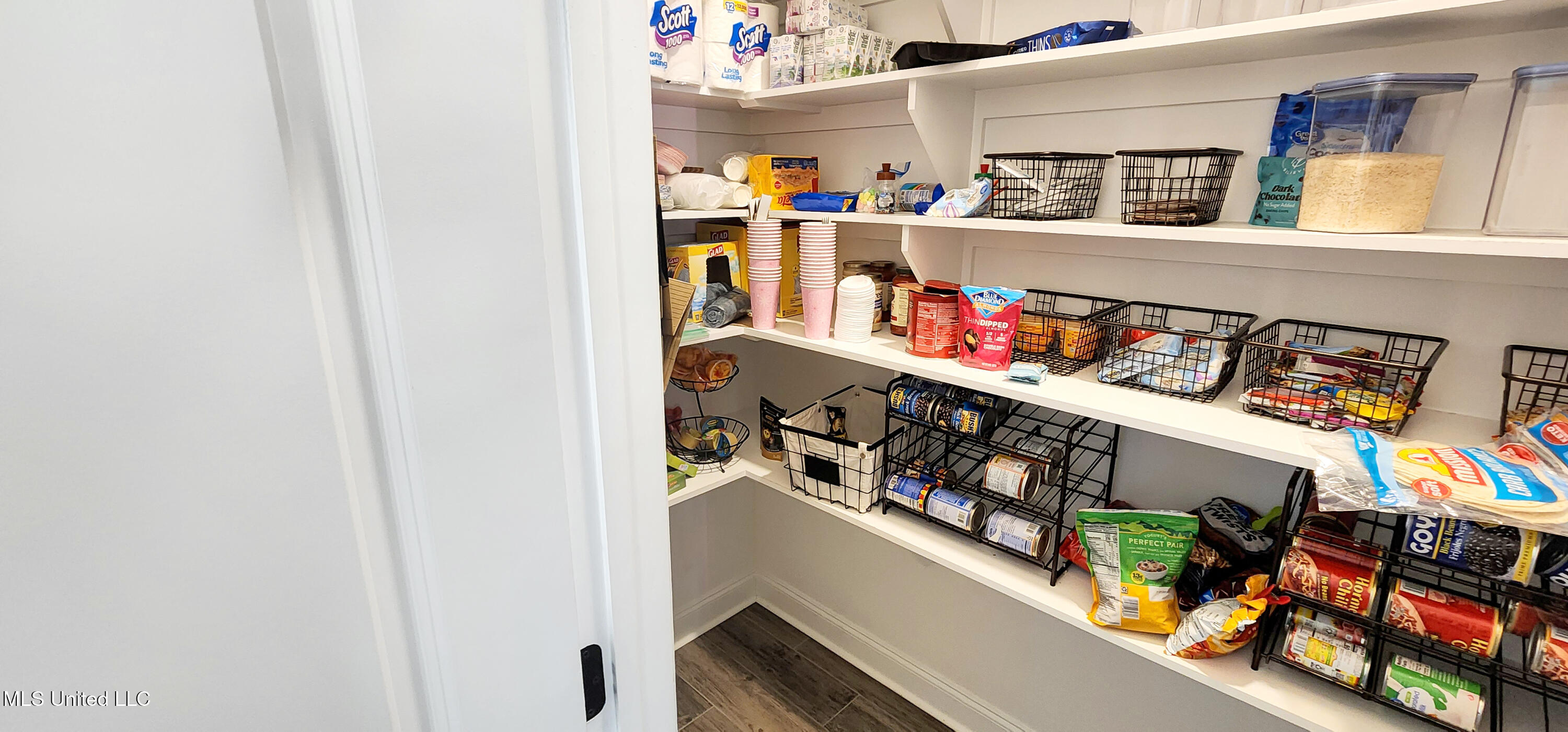 14456 North Swan Road Gulfport, MS 39503 - Photo 13 of 28 Walk-in Pantry