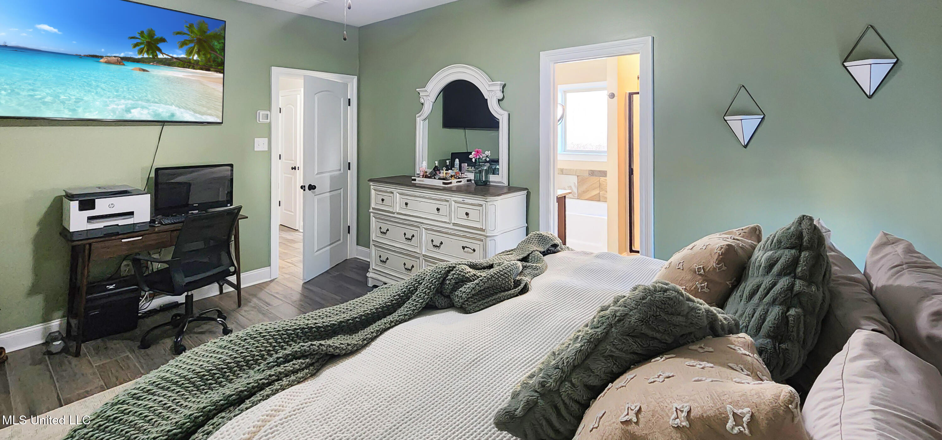 14456 North Swan Road Gulfport, MS 39503 - Photo 15 of 28 Primary Bedroom