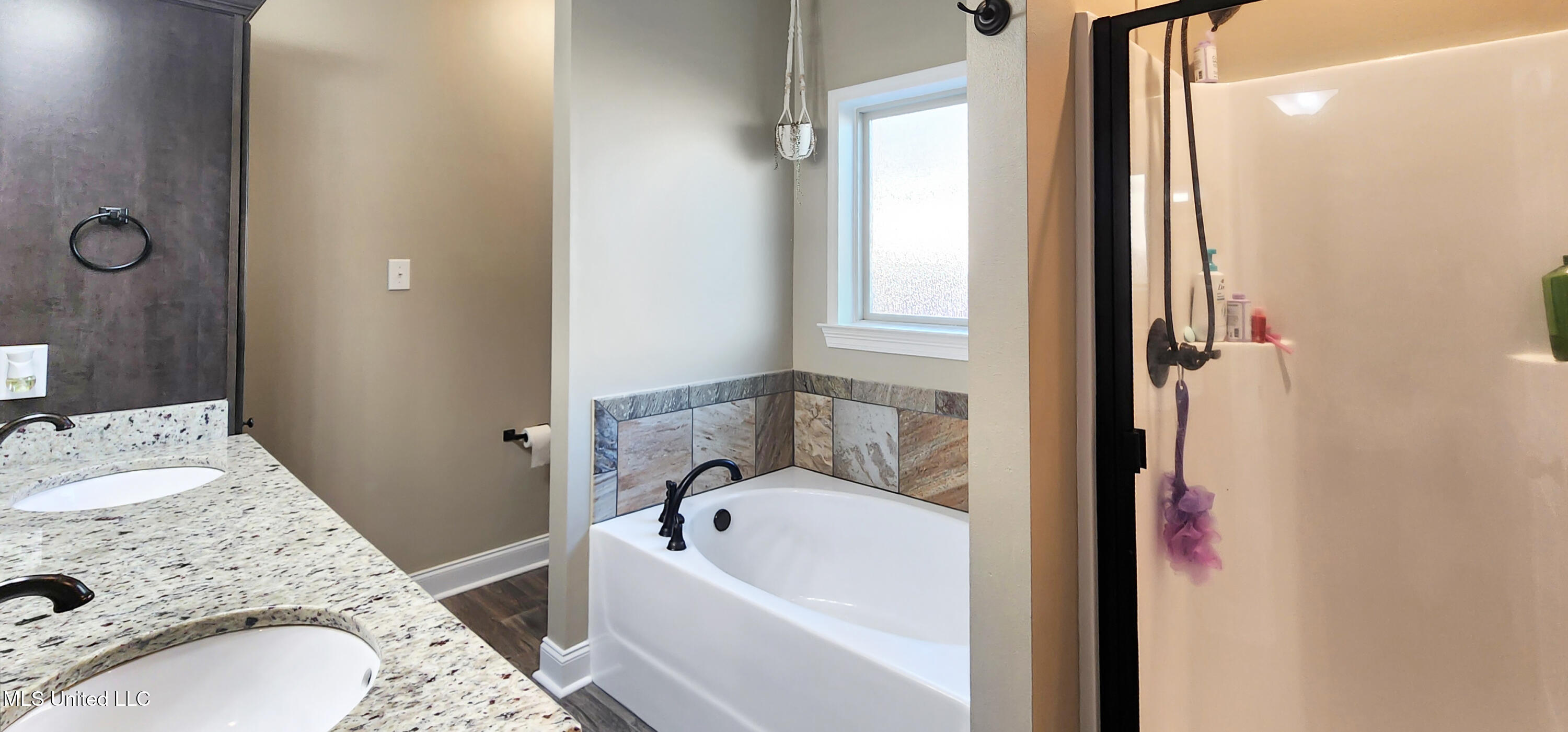 14456 North Swan Road Gulfport, MS 39503 - Photo 16 of 28 Pirmary Ensuite