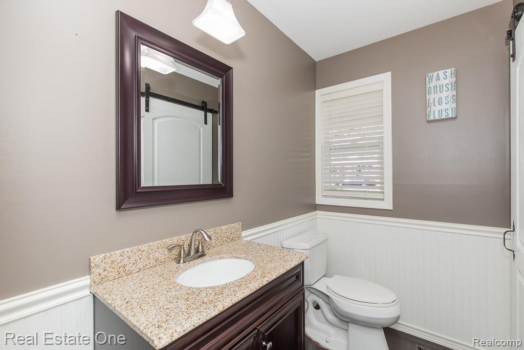 585 South Fieldstone Drive Rochester Hills, MI 48309 - Photo 21 of 34