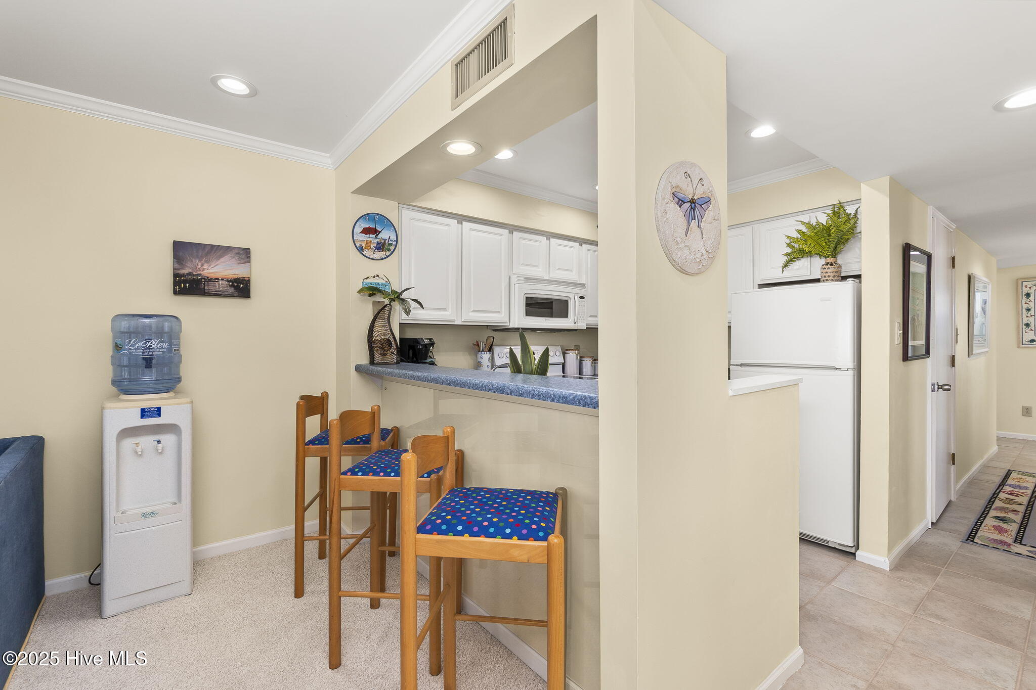 1010 Salter Path Road, Unit 23 MARINER'S POINT Atlantic Beach, NC 28512 - Photo 14 of 52 Kitchen w/ bar seating