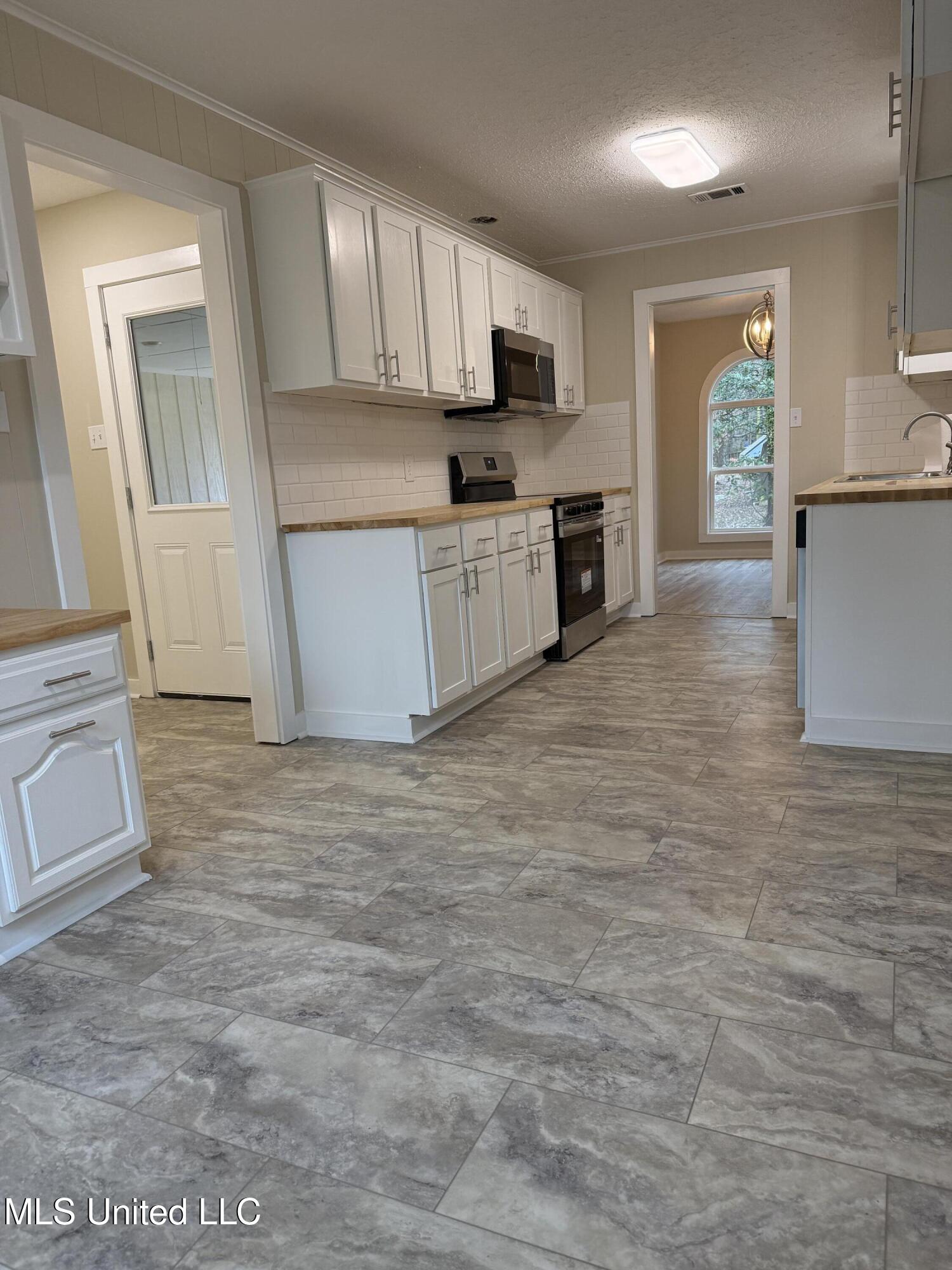 320 Eagle Cove Pearl, MS 39208 - Photo 16 of 47 Breakfast to Kitchen View