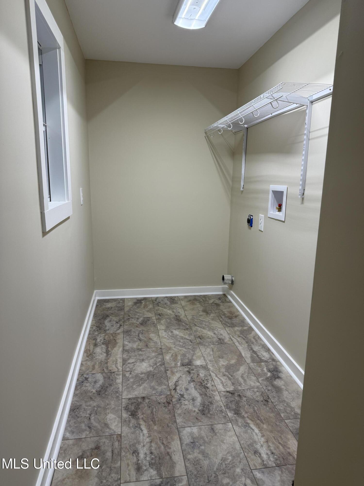 320 Eagle Cove Pearl, MS 39208 - Photo 20 of 47 Laundry Room off Kitchen