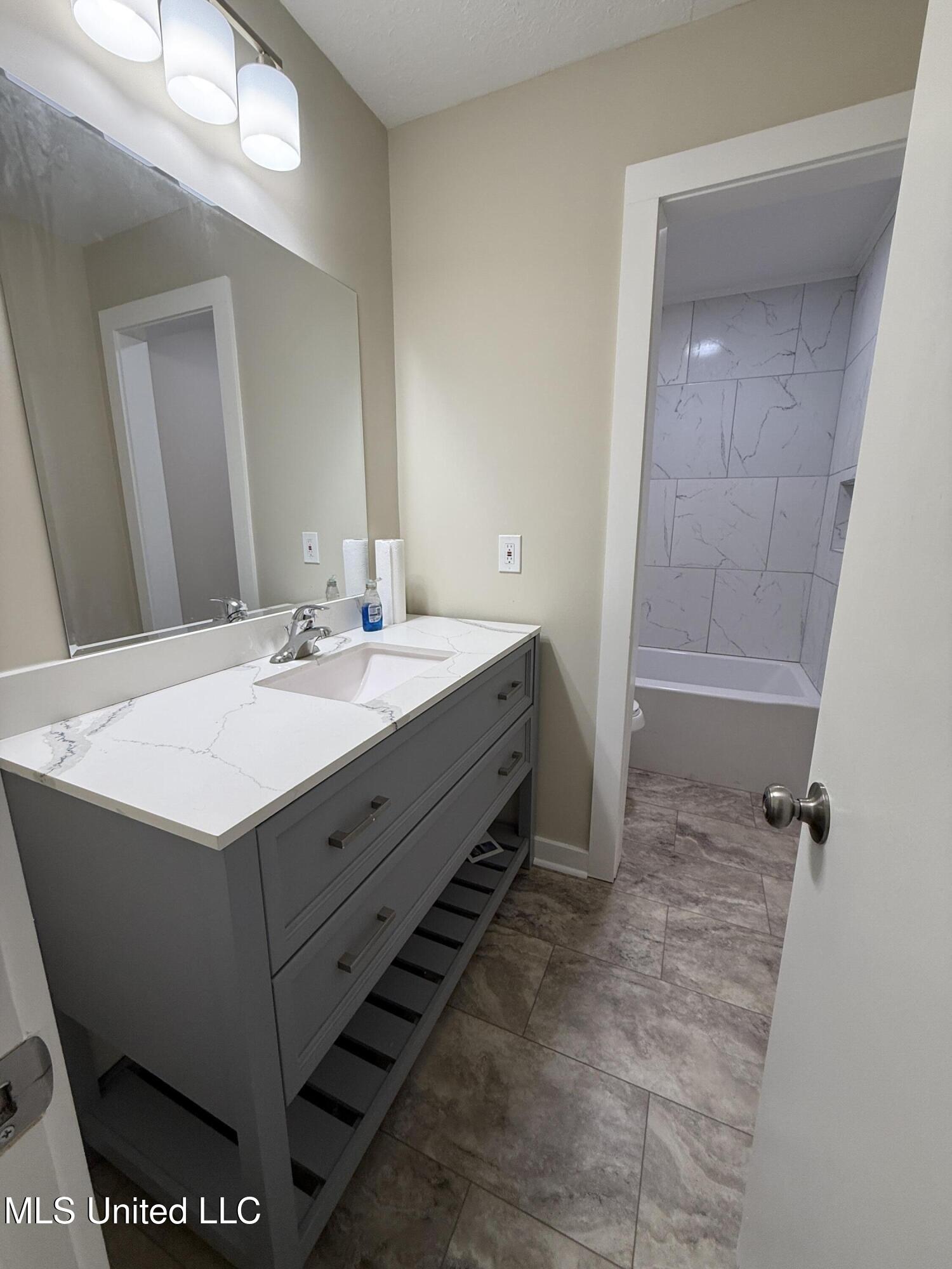 320 Eagle Cove Pearl, MS 39208 - Photo 21 of 47 Guest Bathroom