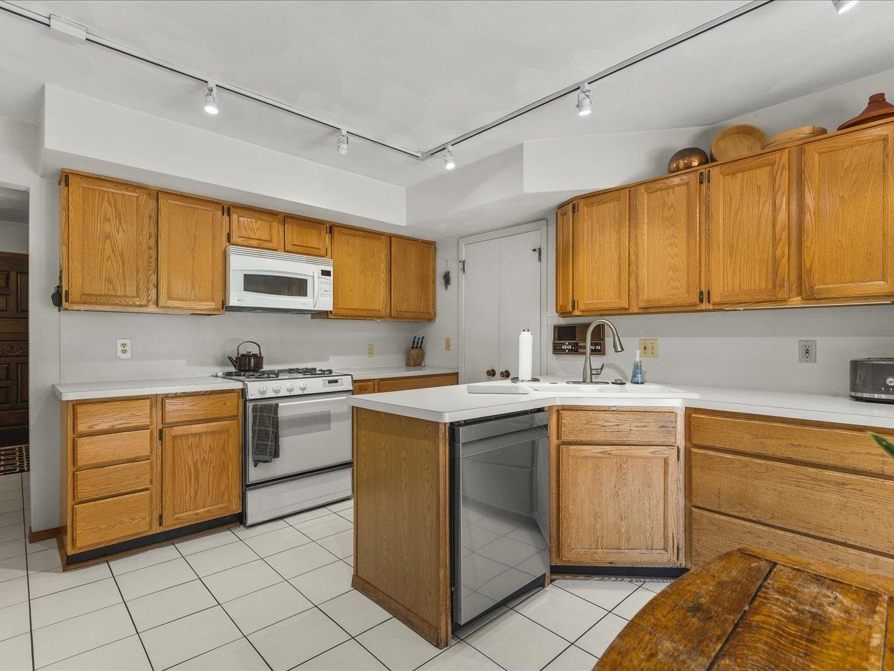 5121 Brookview Road Rockford, IL 61107 - Photo 7 of 49