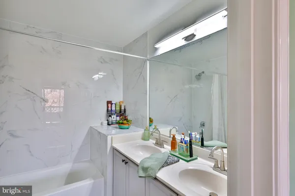 $515,000 | 14445 Glencrest Circle, Unit 74, Centreville, VA 20120