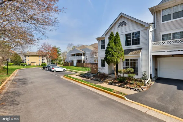 $515,000 | 14445 Glencrest Circle, Unit 74, Centreville, VA 20120