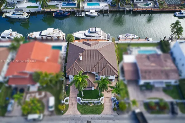 an aerial view of a house with outdoor space and lake view