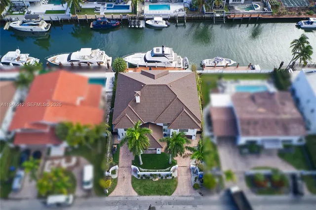 an aerial view of a house with outdoor space and lake view