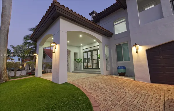 a view of a house with a small yard and plants