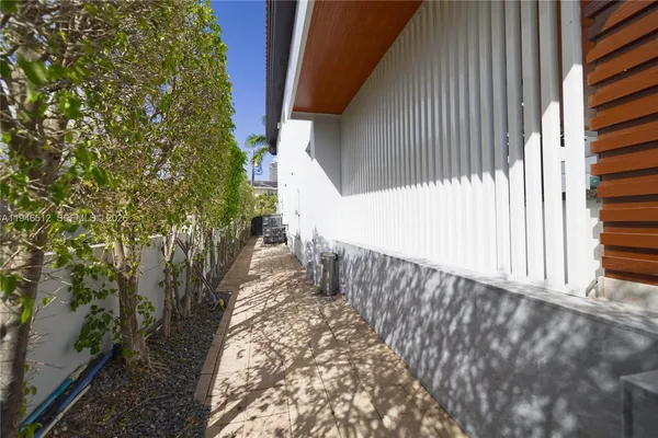 $5,575,000 | 3368 Northeast 169th Street, North Miami Beach, FL 33160
