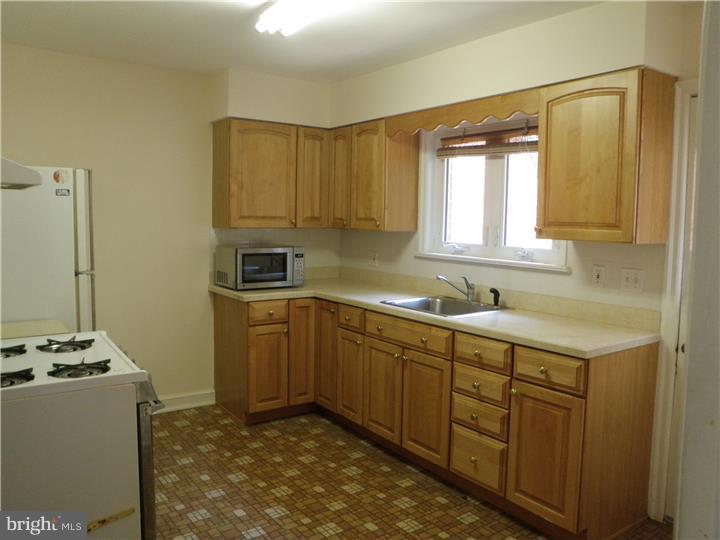 1822 Prospect Ridge Boulevard Haddon Heights, NJ 08035 - Photo 6 of 15 Kitchen