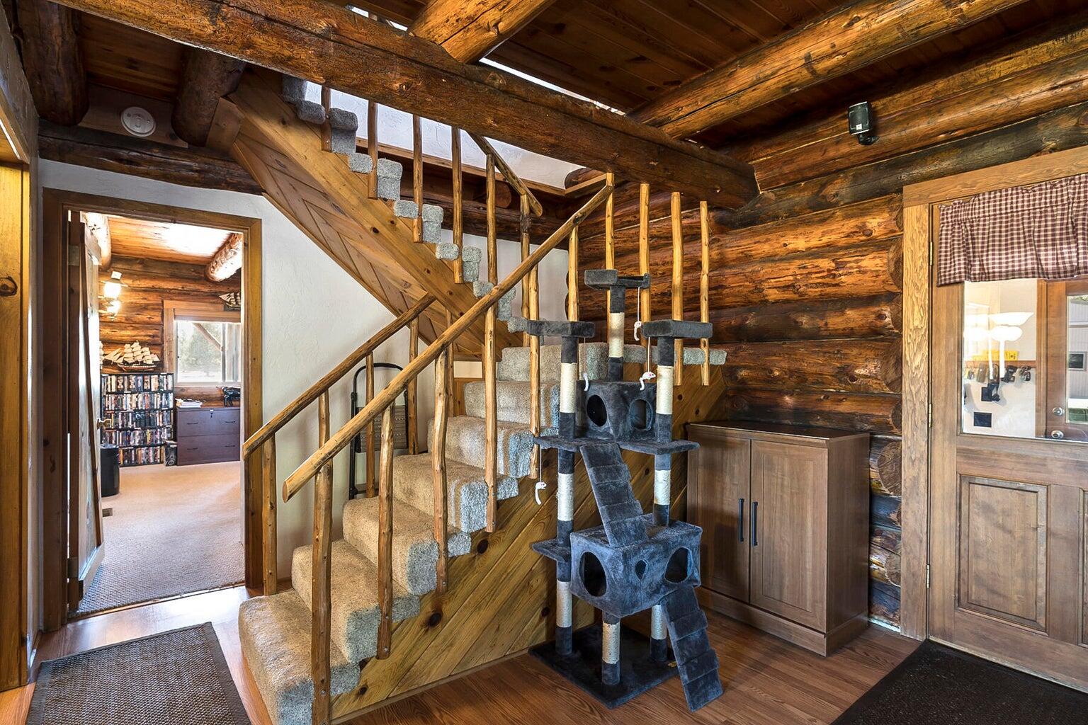 52687 Day Road La Pine, OR 97739 - Photo 17 of 31 Day Rd stairs