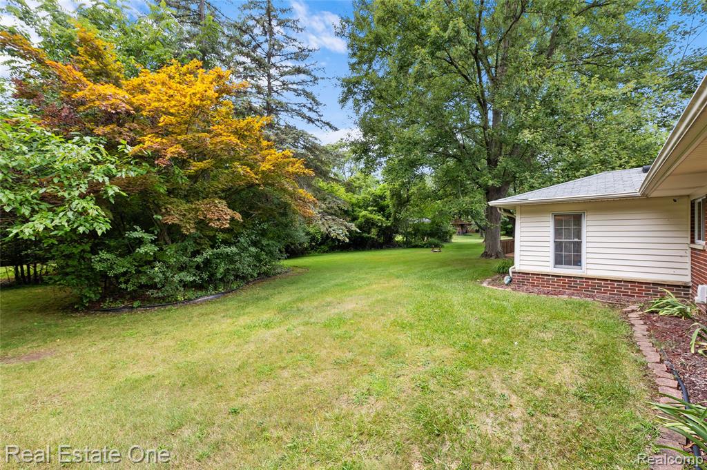 28257 New Castle Road Farmington Hills, MI 48331 - Photo 25 of 32