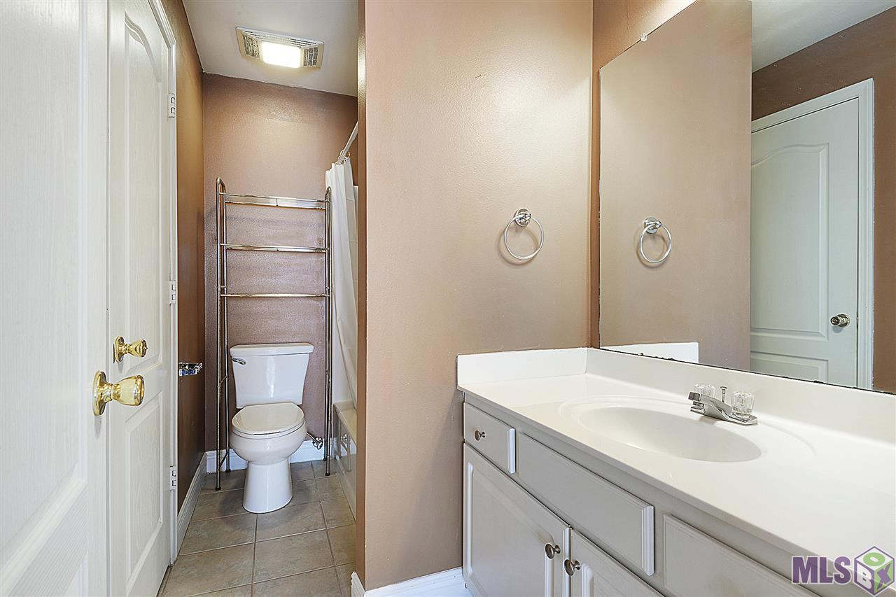 5145 Nicholson Drive, Unit 60 Baton Rouge, LA 70820 - Photo 10 of 10 Second Bathroom