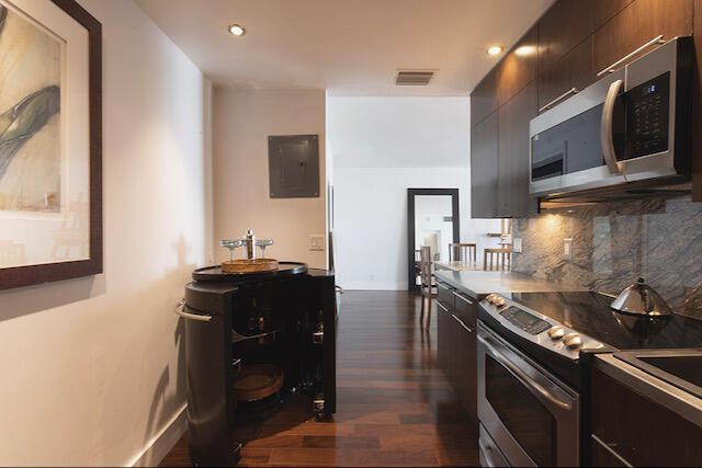 2851 South Ocean Boulevard, Unit 6C Boca Raton, FL 33432 - Photo 9 of 43 Kitchen
