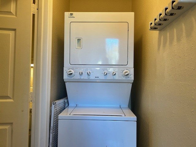 4401 Marina Street, Unit B Houston, TX 77007 - Photo 24 of 26 a close up view of a washer and dryer