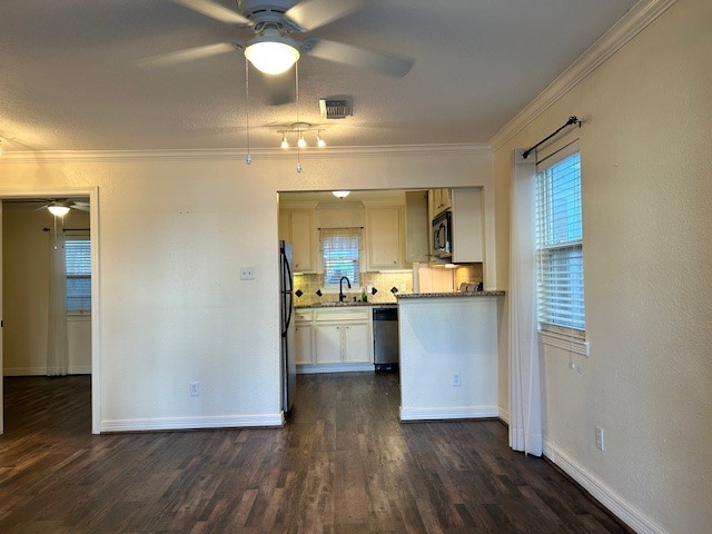 4401 Marina Street, Unit B Houston, TX 77007 - Photo 4 of 26 a view of a kitchen from a windows