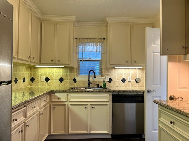 4401 Marina Street, Unit B Houston, TX 77007 - Photo 5 of 26 a kitchen with stainless steel appliances granite countertop a sink stove and cabinets