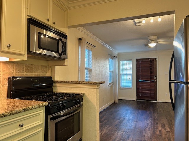 4401 Marina Street, Unit B Houston, TX 77007 - Photo 7 of 26 a kitchen with a stove and a microwave