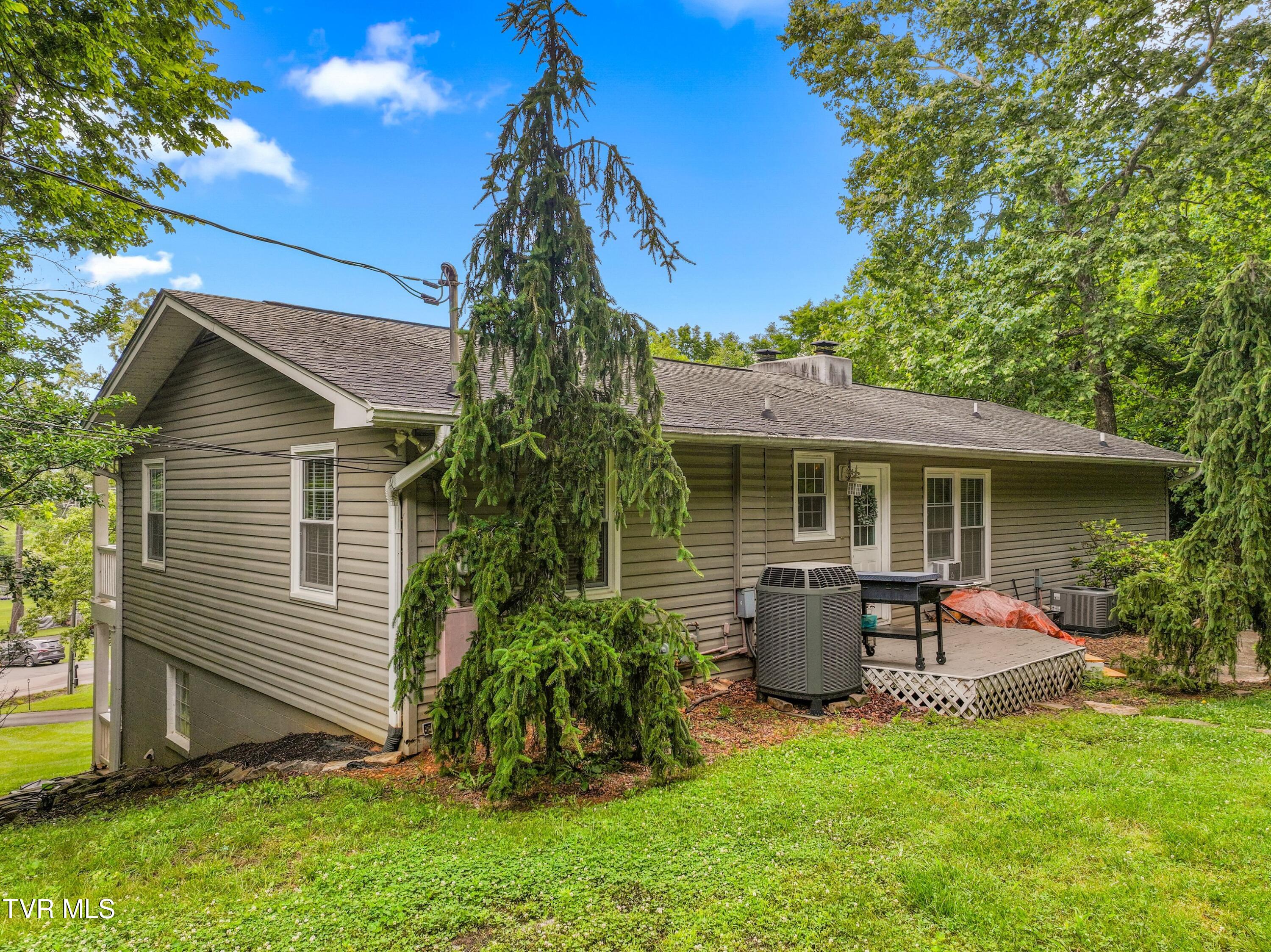 1302 Irwin Drive Powell, TN 37849 - Photo 3 of 53 003-1302IrwinDrive-Powell-TN-37849-SMALL