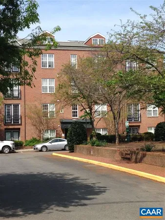 $2,520 | 775 Walker Square, Unit 3C, Charlottesville, VA 22903