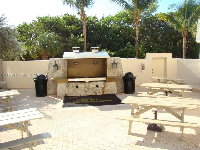 $6,200 | 1121 Crandon Boulevard, Unit D806, Key Biscayne, FL 33149