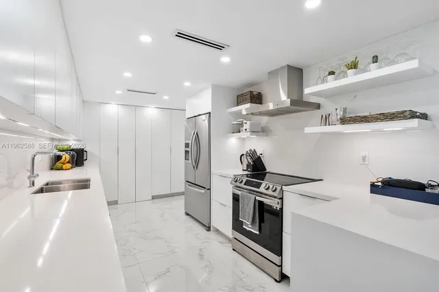 $6,200 | 1121 Crandon Boulevard, Unit D806, Key Biscayne, FL 33149