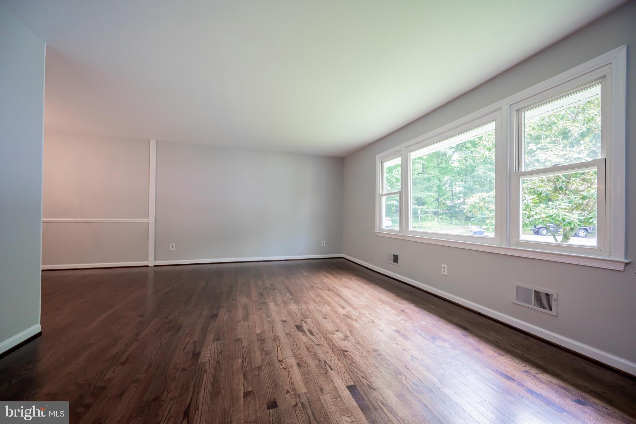 2707 Tonbridge Drive Wilmington, DE 19810 - Photo 14 of 34 Sun Filled Living Room