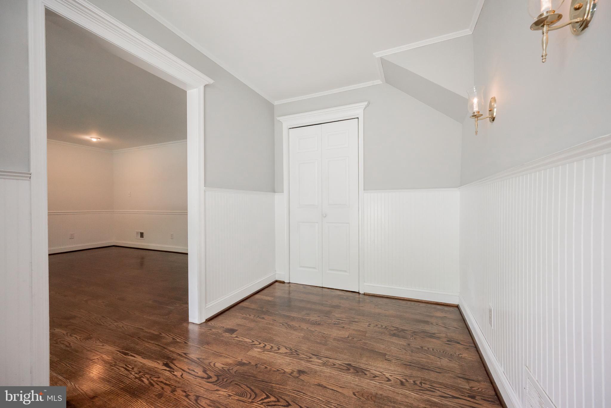 2707 Tonbridge Drive Wilmington, DE 19810 - Photo 4 of 34 Hardwood Foyer Leads To Great Room