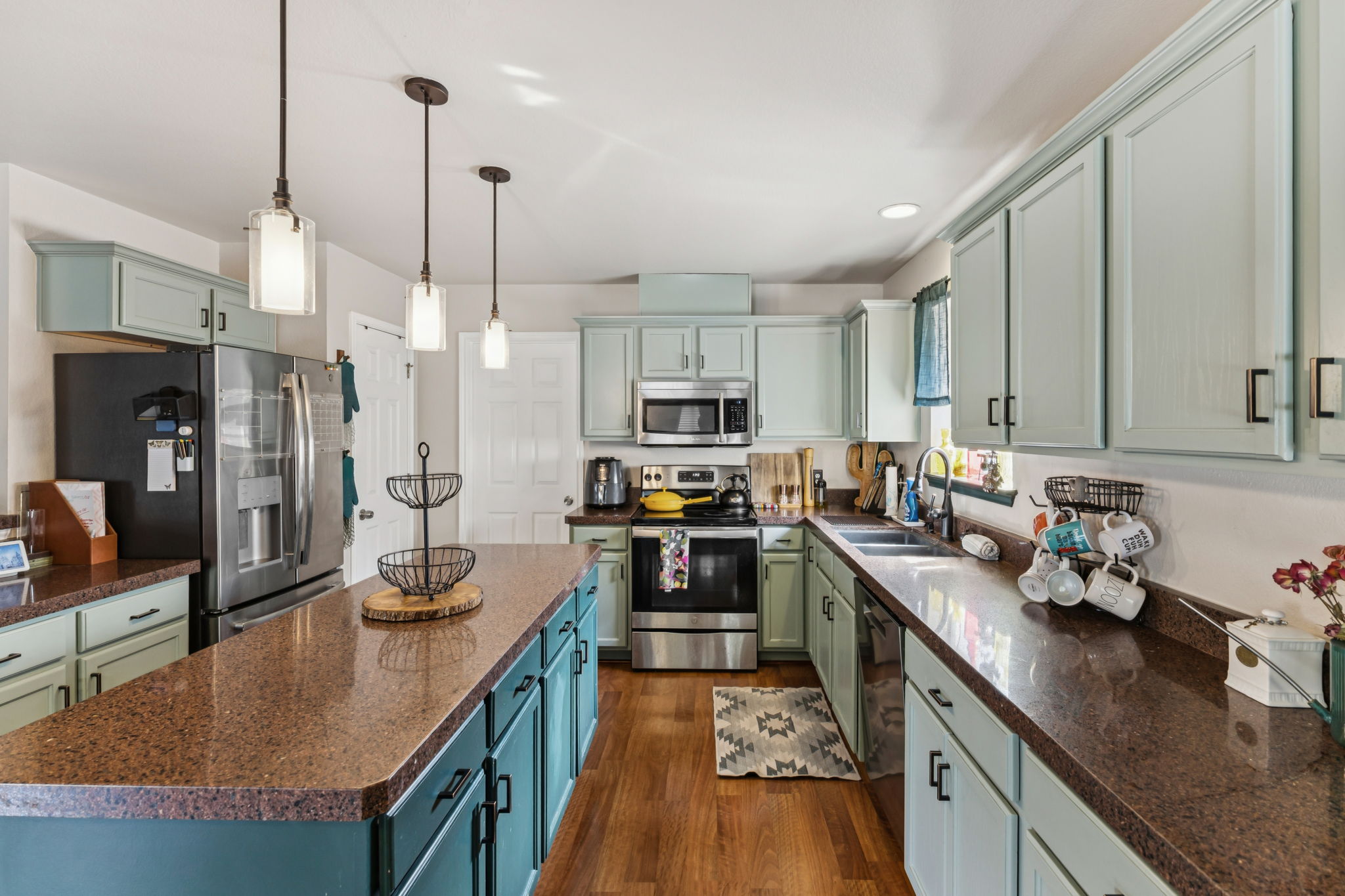 2412 Chestnut Path Round Rock, TX 78664 - Photo 5 of 26 A well-appointed kitchen features rich countertops and wood flooring.