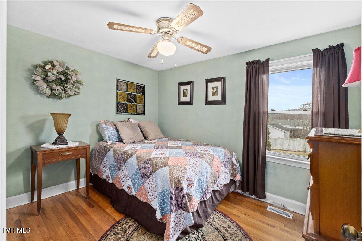 320 Sherwood Road Bristol, VA 24201 - Photo 13 of 36 13-128A3507