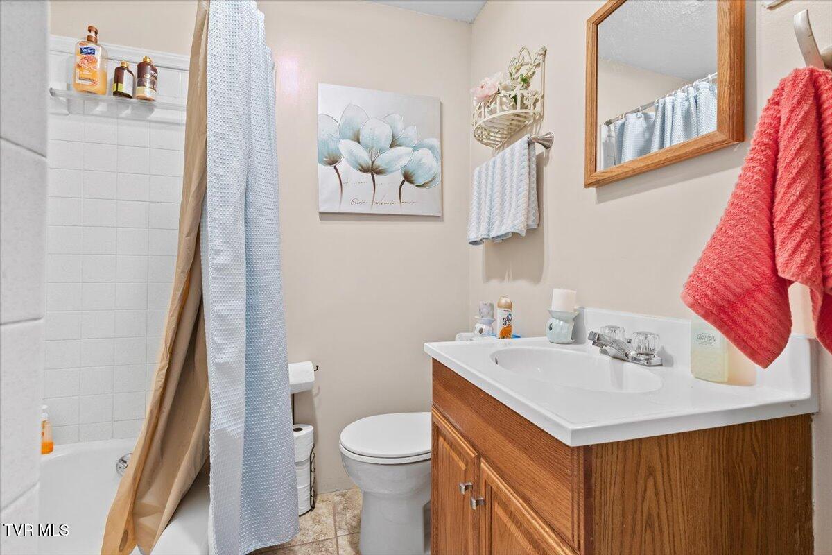 320 Sherwood Road Bristol, VA 24201 - Photo 14 of 36 14-128A3511