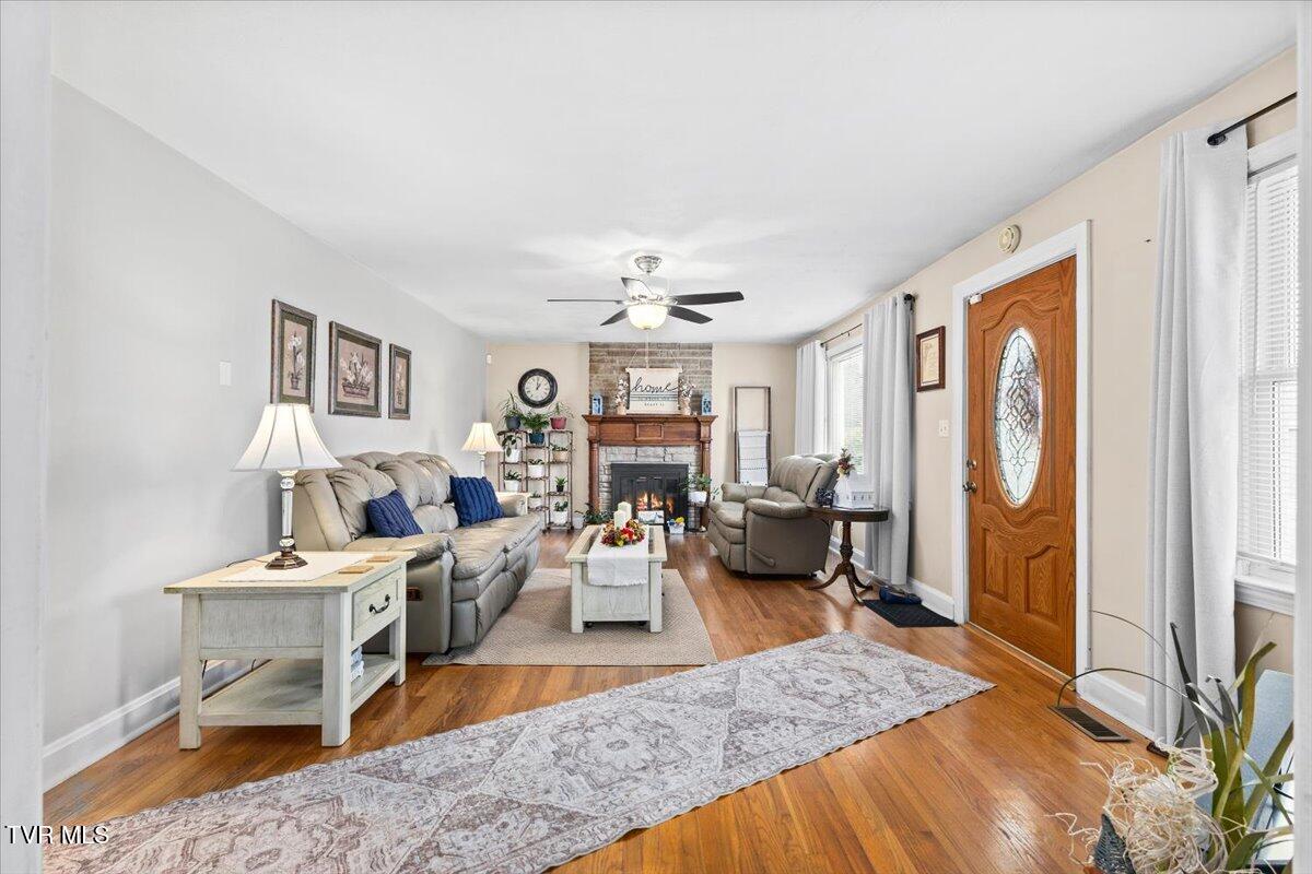 320 Sherwood Road Bristol, VA 24201 - Photo 19 of 36 19-128A3530