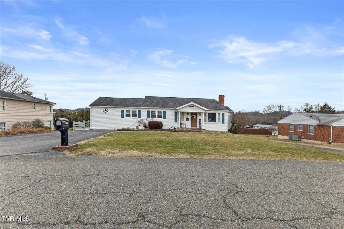 320 Sherwood Road Bristol, VA 24201 - Photo 2 of 36 02-128A3572