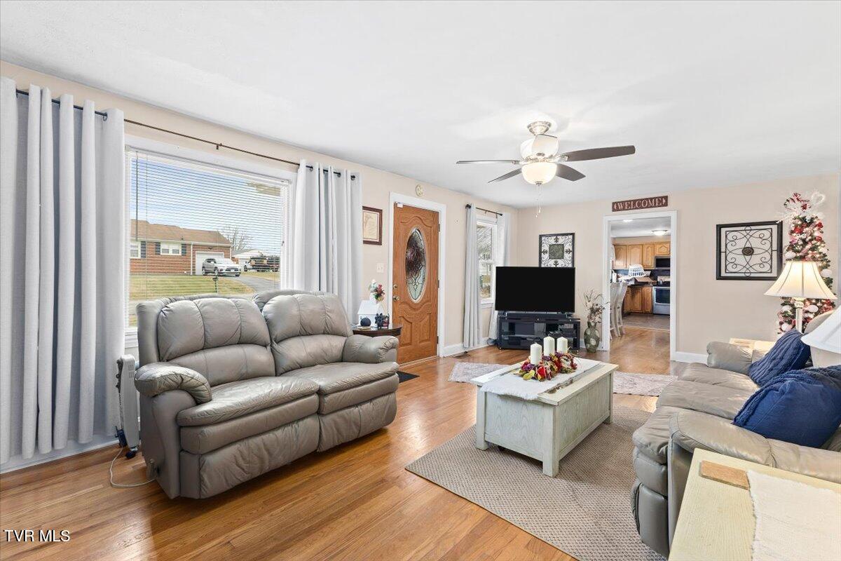 320 Sherwood Road Bristol, VA 24201 - Photo 21 of 36 21-128A3537