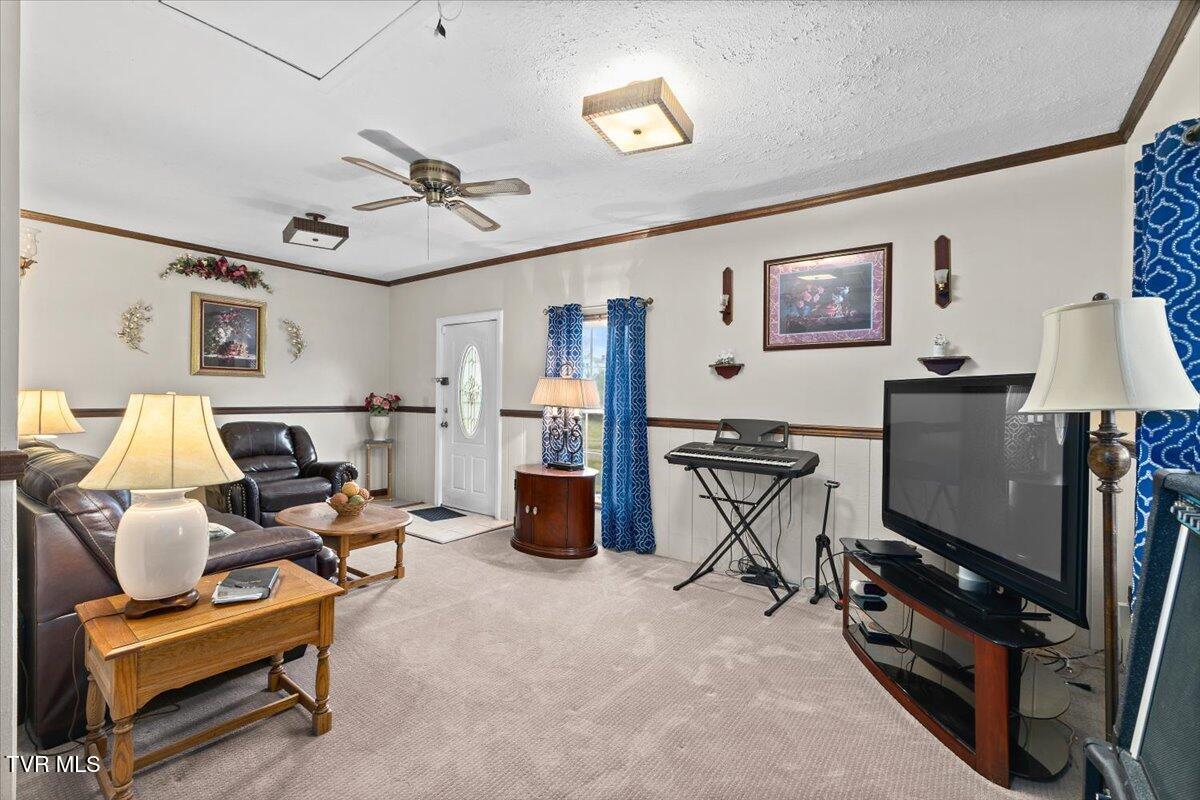 320 Sherwood Road Bristol, VA 24201 - Photo 23 of 36 23-128A3545