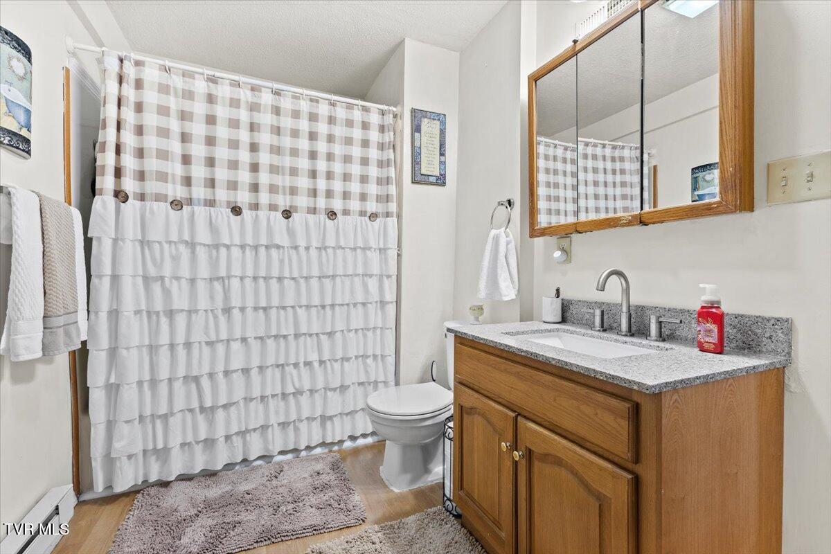 320 Sherwood Road Bristol, VA 24201 - Photo 8 of 36 08-128A3490