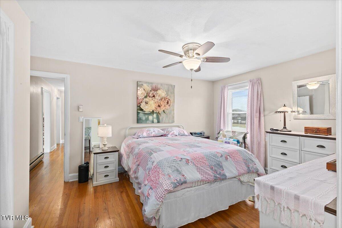 320 Sherwood Road Bristol, VA 24201 - Photo 9 of 36 09-128A3493