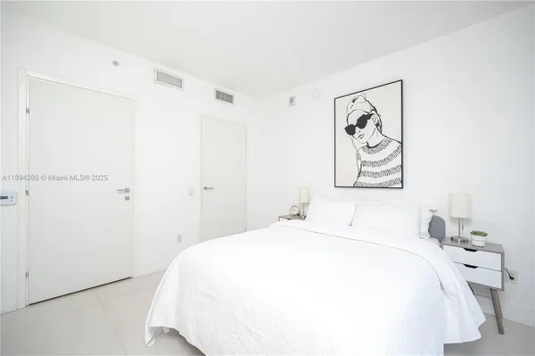 $4,000 | 1300 Brickell Bay Drive, Unit 1601, Miami, FL 33131