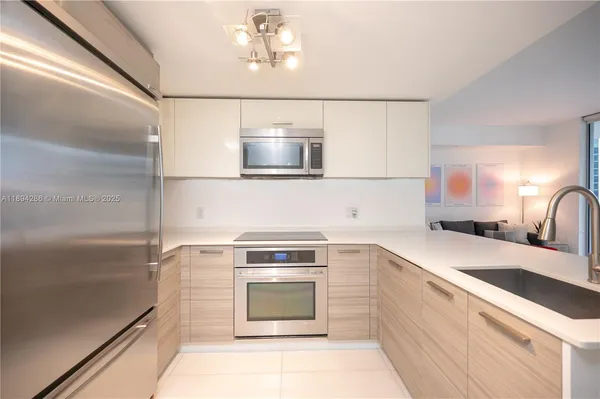 $4,000 | 1300 Brickell Bay Drive, Unit 1601, Miami, FL 33131