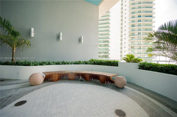 $4,000 | 1300 Brickell Bay Drive, Unit 1601, Miami, FL 33131