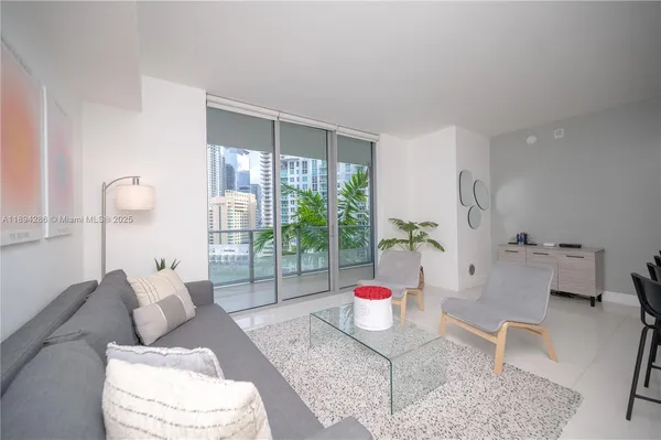 $4,000 | 1300 Brickell Bay Drive, Unit 1601, Miami, FL 33131