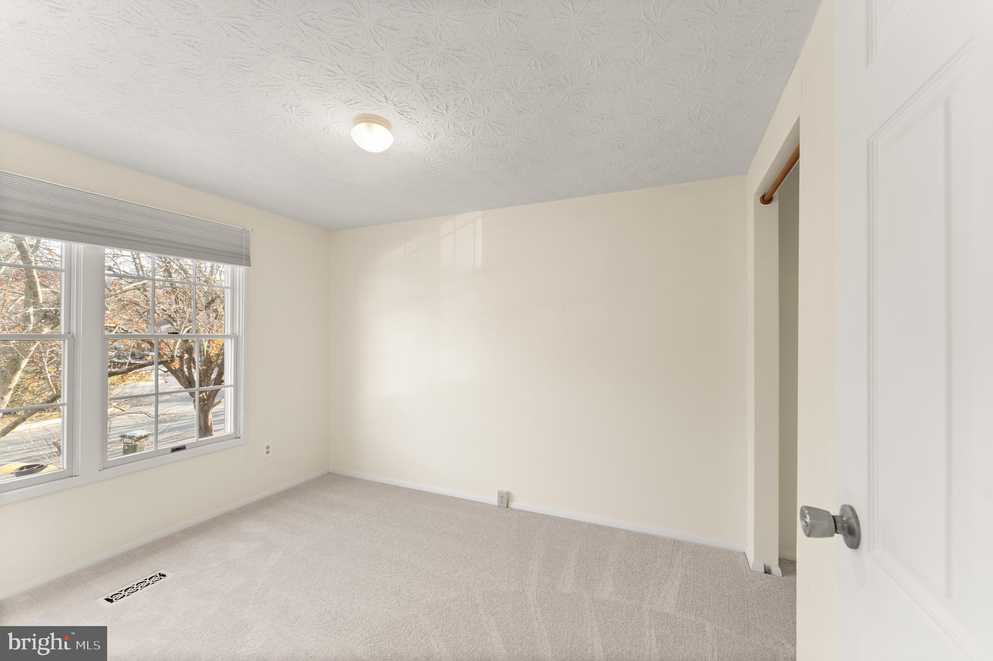 1616 Barnstead Drive Reston, VA 20194 - Photo 32 of 49 an empty room with windows