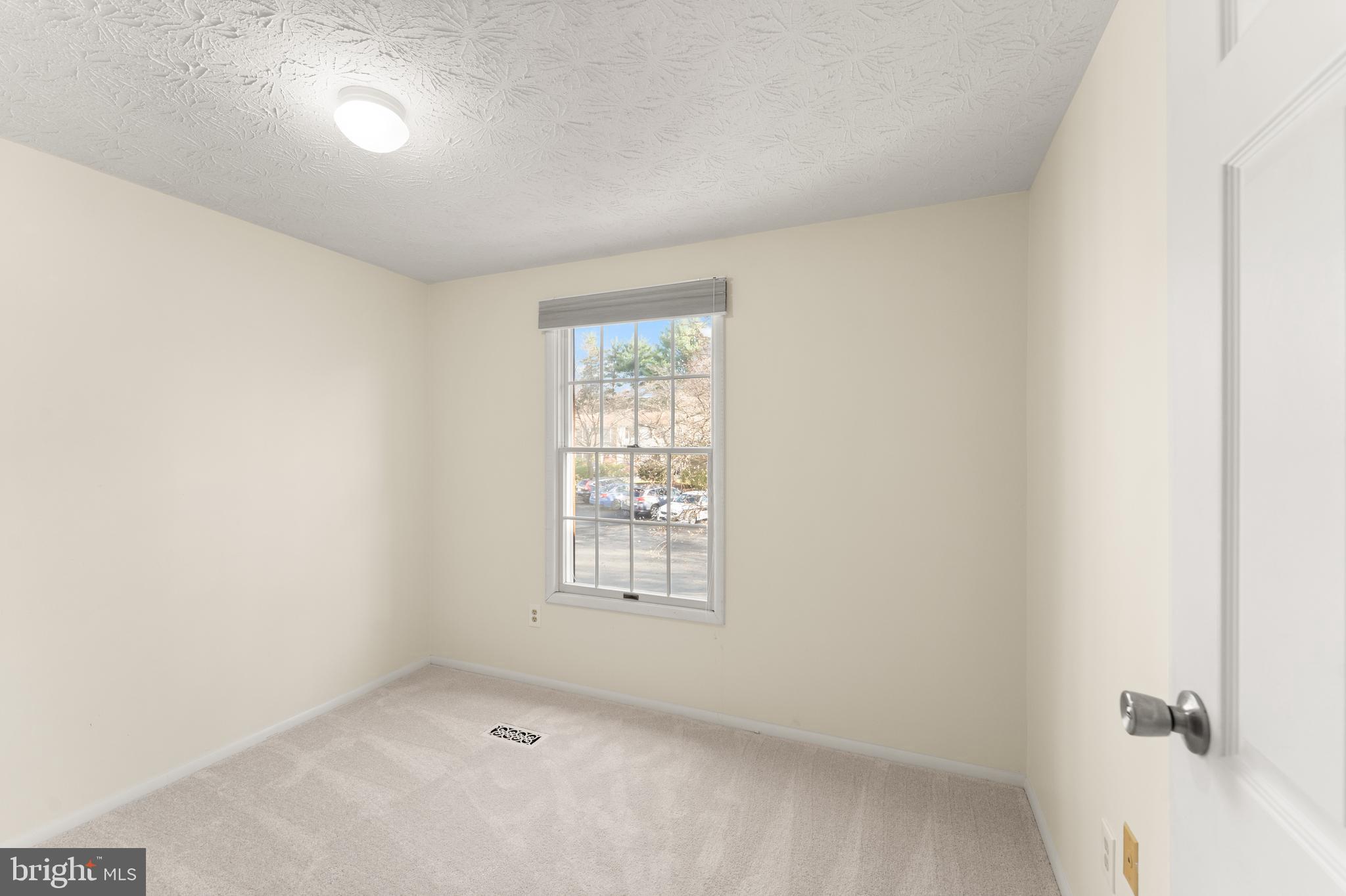 1616 Barnstead Drive Reston, VA 20194 - Photo 35 of 49 an empty room with windows