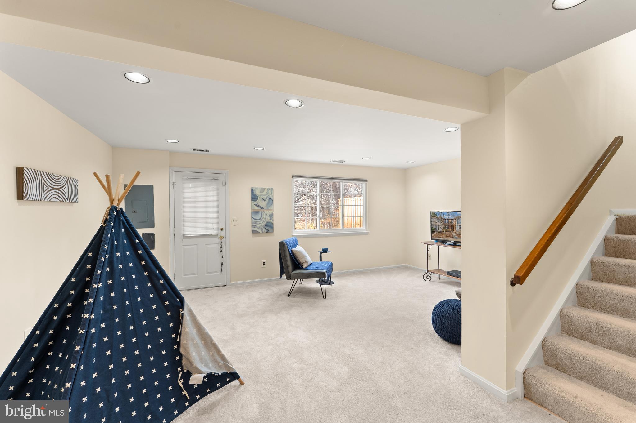 1616 Barnstead Drive Reston, VA 20194 - Photo 38 of 49 a living room with furniture and a window