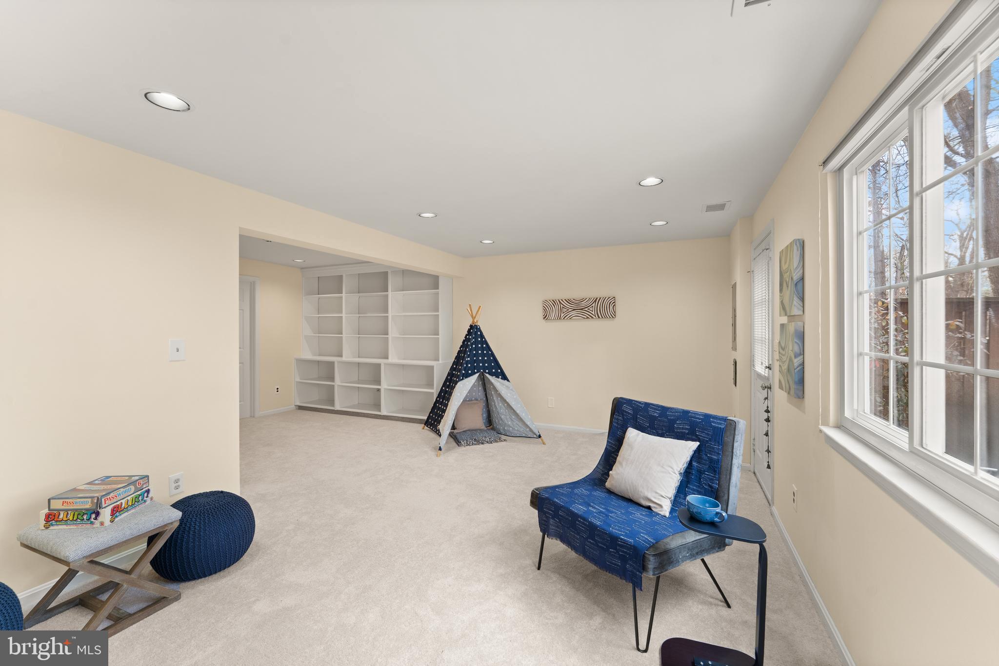 1616 Barnstead Drive Reston, VA 20194 - Photo 41 of 49 a living room with furniture